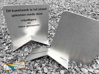 Aluminium staander met een losse inschuifplaat met tekst, bv voor plaquette